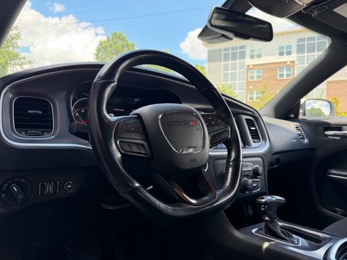 Used 2020 Dodge Charger Scat Pack w/ Dynamics Package RWD image 9