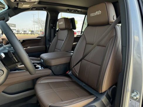 New 2026 Chevrolet Suburban High Country AWD/4WD image 21