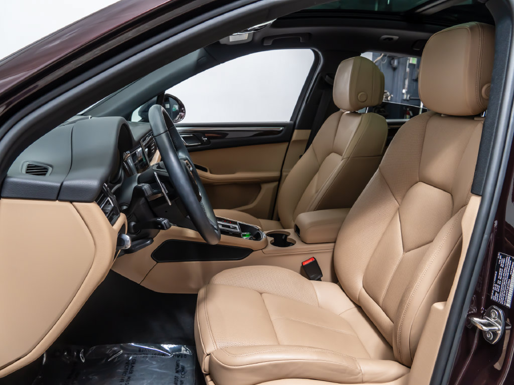 Used 2026 Porsche Macan AWD/4WD image 5