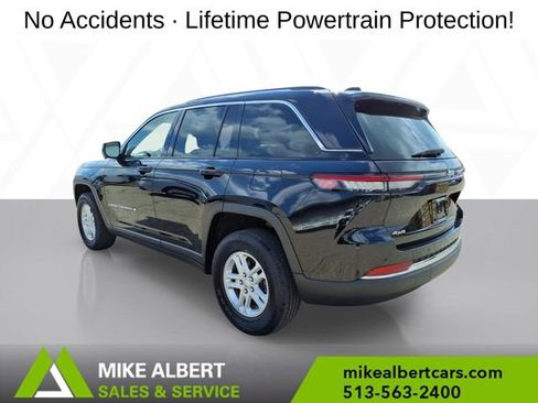Used 2023 Jeep Grand Cherokee Laredo AWD/4WD image 5