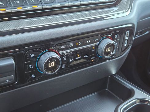 Used 2025 Chevrolet Silverado 1500 ZR2 w/ Technology Package image 18