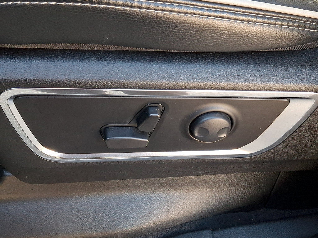 Used 2026 RAM 1500 Laramie AWD/4WD image 25