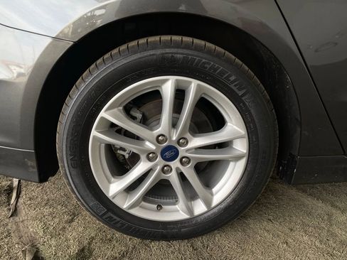 Used 2018 Ford Fusion SE w/ Fusion SE Technology Package image 11