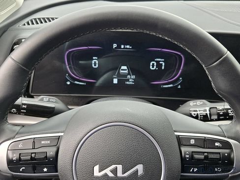 Used 2025 Kia Sportage EX FWD image 29