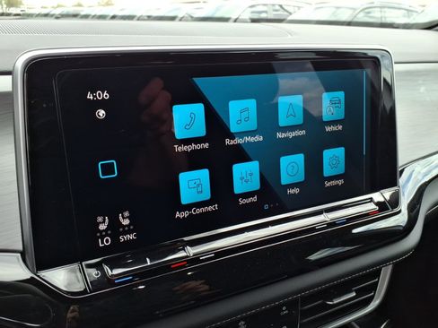 New 2026 Volkswagen Atlas Cross Sport SE FWD image 19