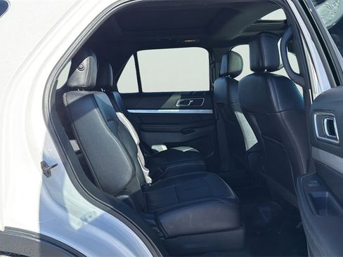 Used 2017 Ford Explorer XLT w/ Equipment Group 202A image 12