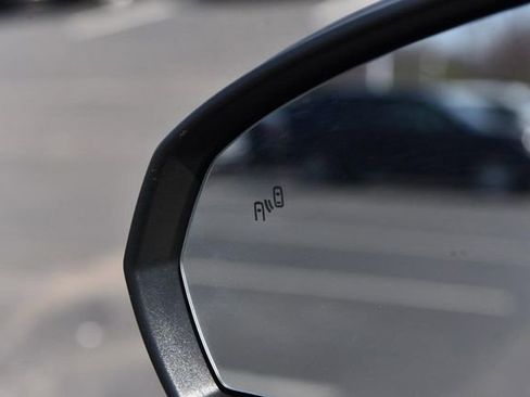 Used 2023 Volkswagen Taos SE w/ Panoramic Sunroof Package image 10