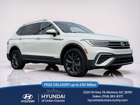 Used 2023 Volkswagen Tiguan SE image 1