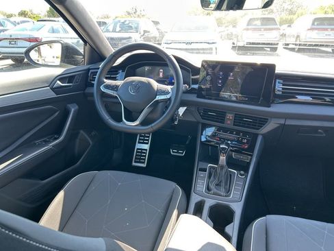 Used 2025 Volkswagen Jetta Sport image 9