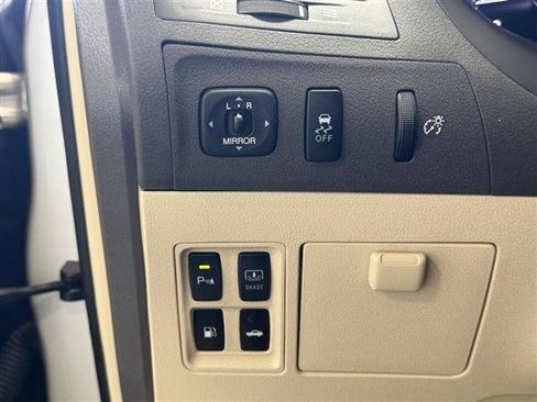 Used 2011 Lexus ES 350 w/ Luxury Pkg & Navigation w/ Preferred Accessory Package FWD image 27