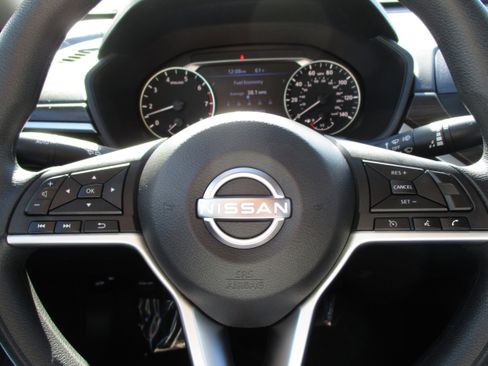 Used 2024 Nissan Altima 2.5 SV image 14