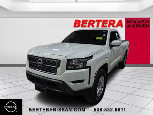 Used 2022 Nissan Frontier SV w/ Technology Package image 5