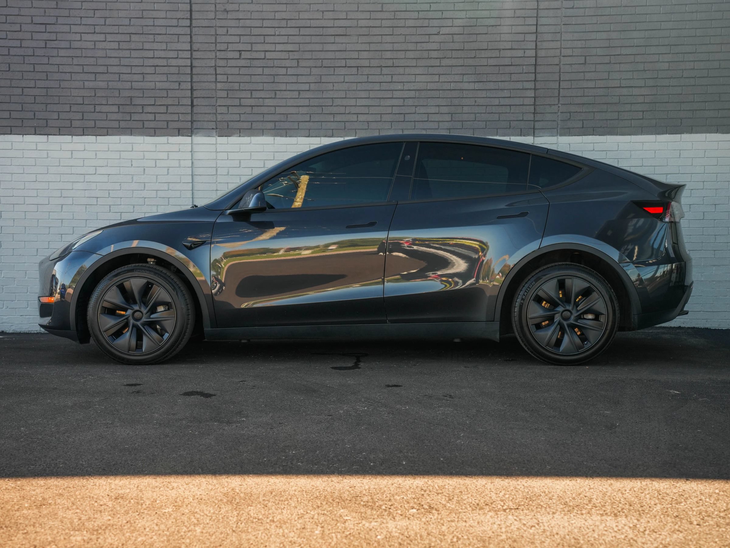Used 2024 Tesla Model Y Long Range AWD/4WD image 8