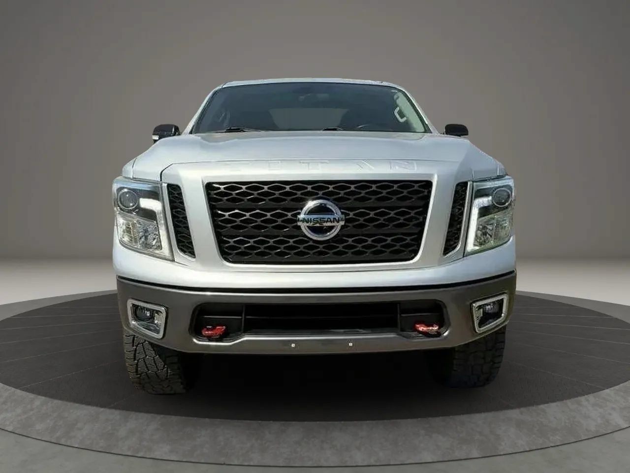 Used 2018 Nissan Titan PRO-4X AWD/4WD image 2