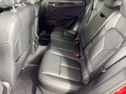 Certified 2026 Porsche Macan AWD/4WD image 15