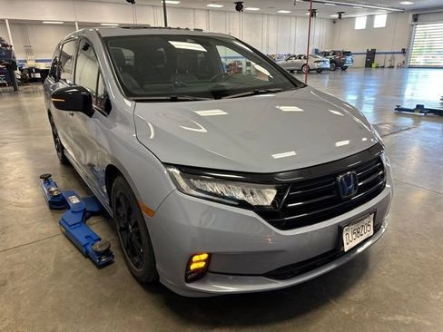 Used 2024 Honda Odyssey Sport image 1