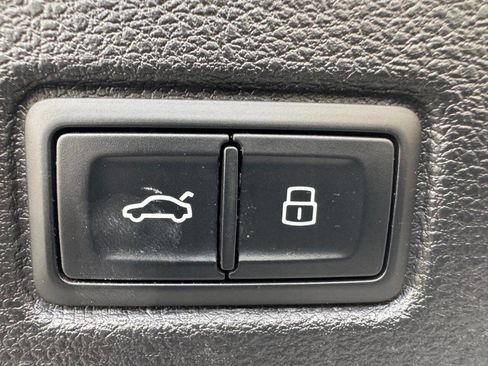 Used 2017 Audi Q7 3.0T Prestige image 49