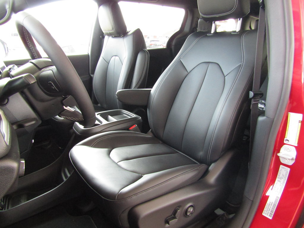 New 2027 Chrysler Pacifica Select FWD image 21