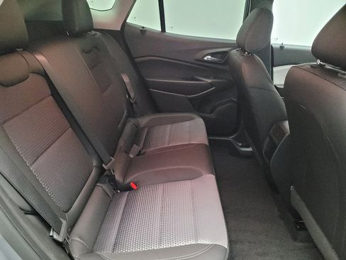 Used 2025 Chevrolet Trax LT w/ LT Convenience Package image 19