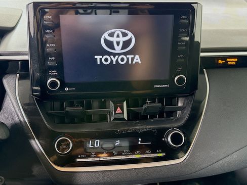 Used 2022 Toyota Corolla LE image 18