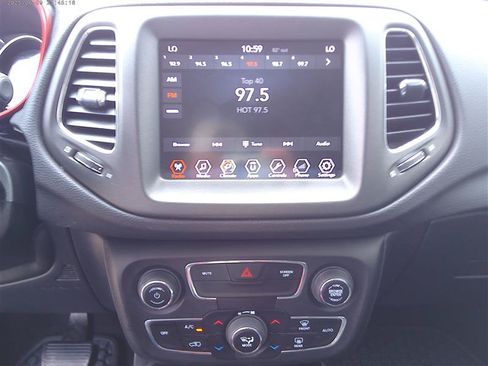 Used 2018 Jeep Compass Trailhawk w/ Leather Interior Group AWD/4WD image 13