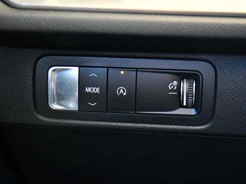 Used 2024 Chevrolet Traverse LT FWD image 40