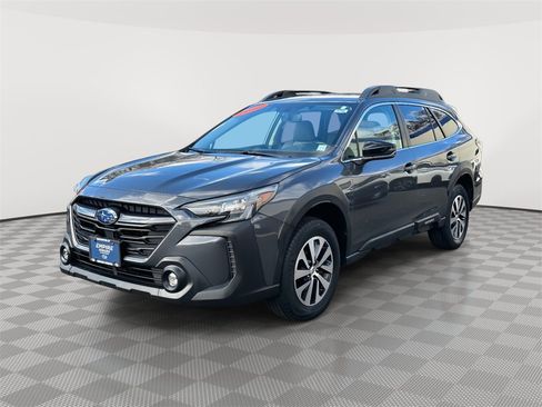 Used 2023 Subaru Outback Premium image 7
