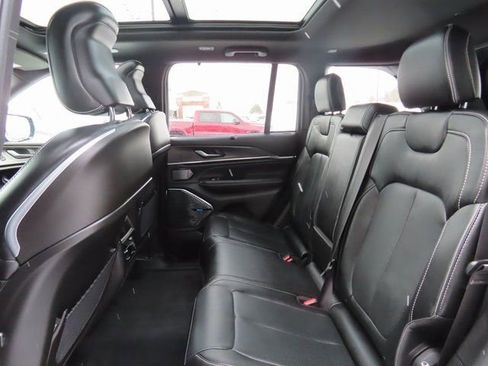 Used 2024 Jeep Grand Cherokee Overland w/ Luxury Tech Group IV image 24