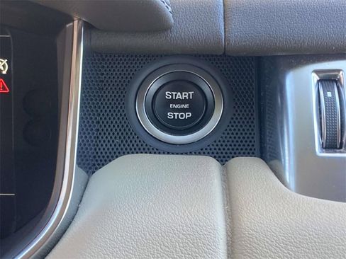 Used 2018 Land Rover Range Rover Sport HSE image 17
