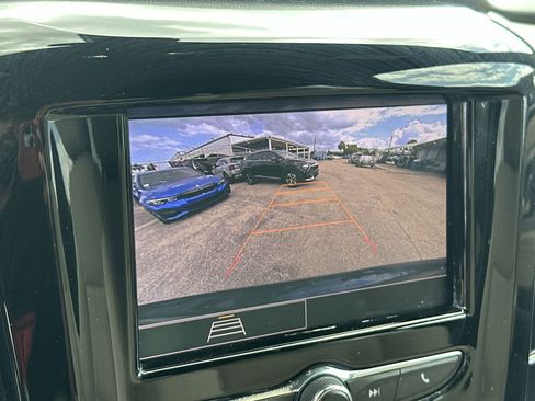 Used 2022 Chevrolet Traverse LS FWD image 21