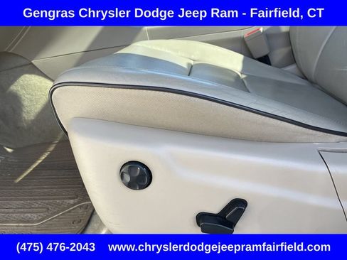 Used 2019 Jeep Grand Cherokee Overland AWD/4WD image 40