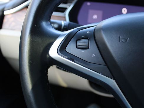 Used 2016 Tesla Model X 90D image 8