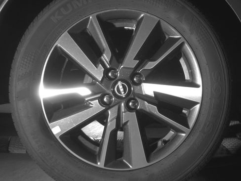 Used 2025 Nissan Versa SV FWD image 21