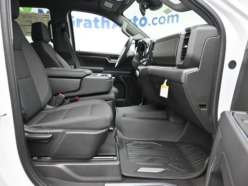 New 2026 GMC Sierra 1500 SLE w/ Preferred Package image 7
