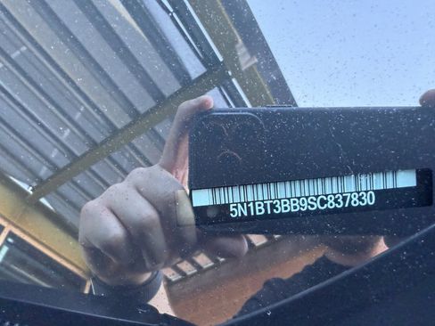 Used 2025 Nissan Rogue SV image 44