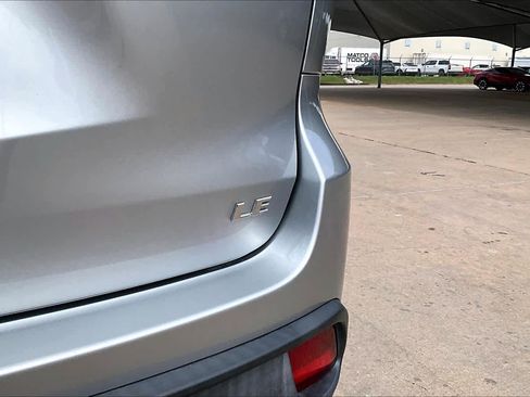 Used 2018 Toyota Highlander Plus FWD image 10