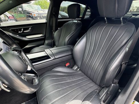 Used 2022 Mercedes-Benz S 500 4MATIC w/ AMG Line Package image 9