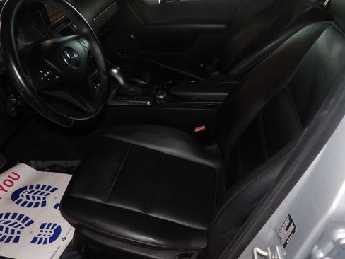 Used 2009 Mercedes-Benz C 300 Sedan image 11