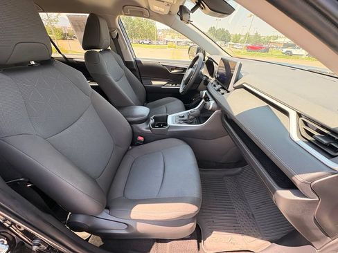 Used 2025 Toyota RAV4 XLE AWD/4WD image 32