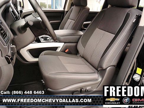 Used 2024 Nissan Titan SV w/ SV Convenience Package image 9