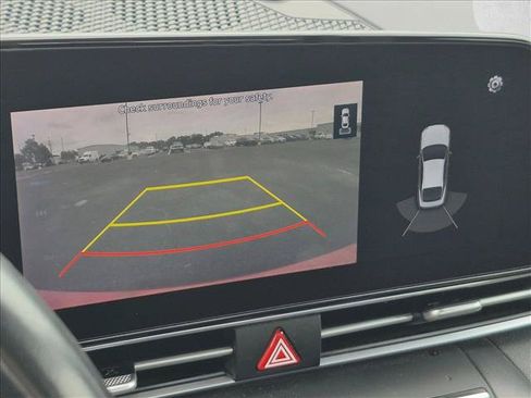 Used 2022 Hyundai Elantra Limited FWD image 12