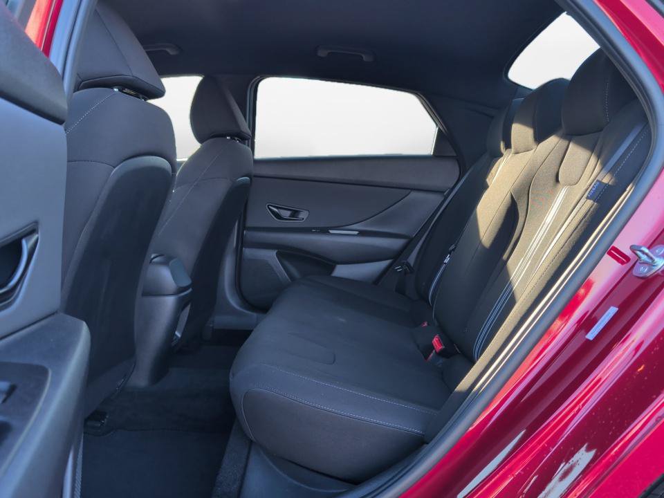 Certified 2025 Hyundai Elantra Sport FWD image 13