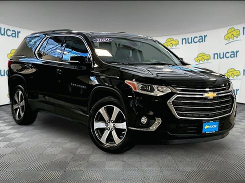 Used 2020 Chevrolet Traverse LT w/ LT Premium Package AWD/4WD image 1