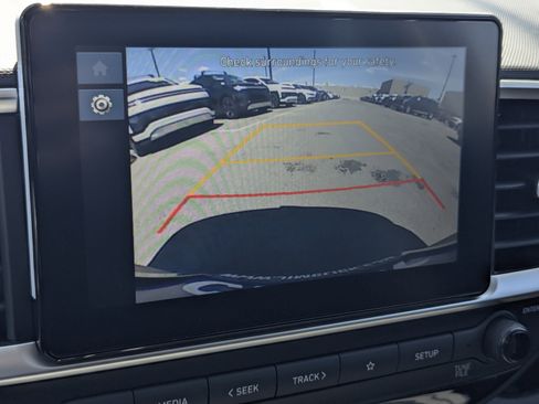 Used 2026 Hyundai Venue SEL image 9