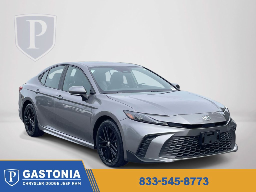 Used 2025 Toyota Camry SE FWD image 1