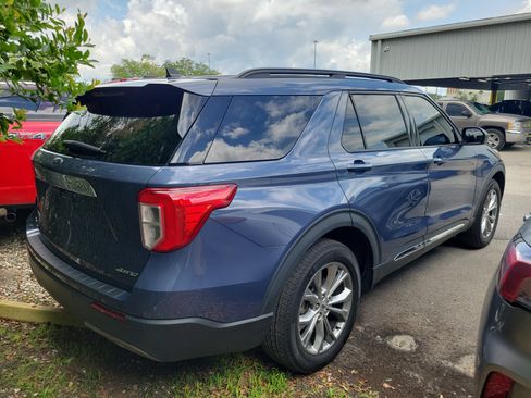 Used 2021 Ford Explorer XLT w/ Equipment Group 202A AWD/4WD image 4