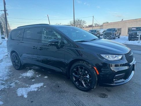 New 2026 Chrysler Pacifica Limited w/ S Appearance Package image 9