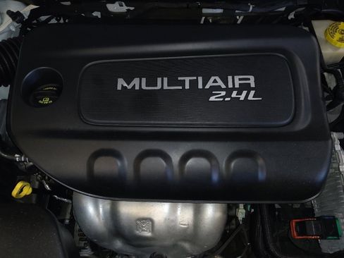 Used 2019 Jeep Cherokee Latitude w/ Popular Appearance Group image 30