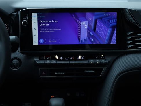 Used 2025 Toyota Camry SE image 6