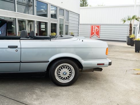 Used 1990 BMW 325i Convertible RWD image 5